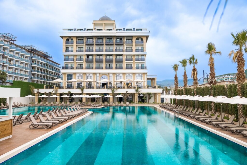 Serenity Queen Hotel