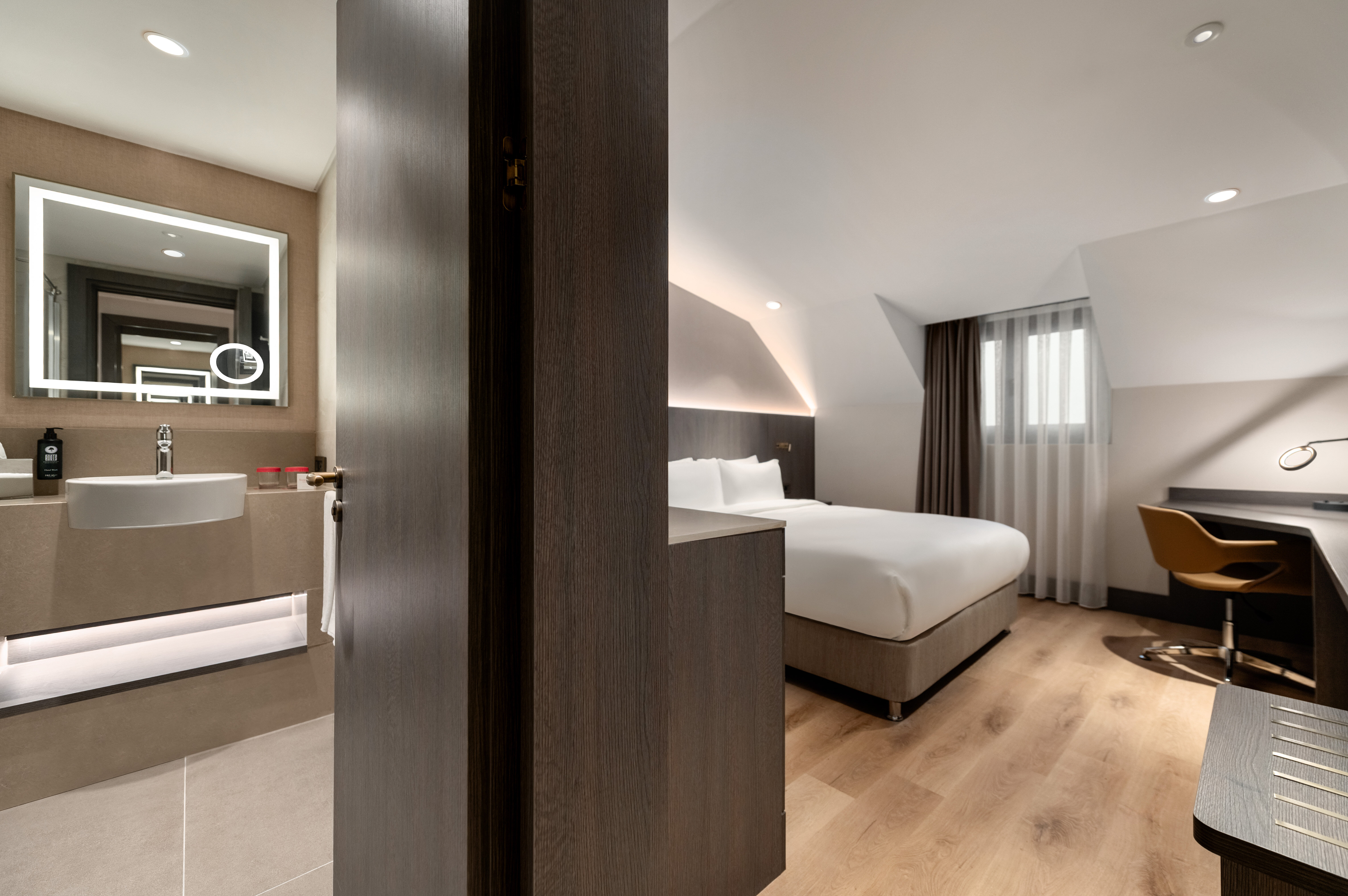 STANDARD ROOF ROOM 1 QUEEN BED