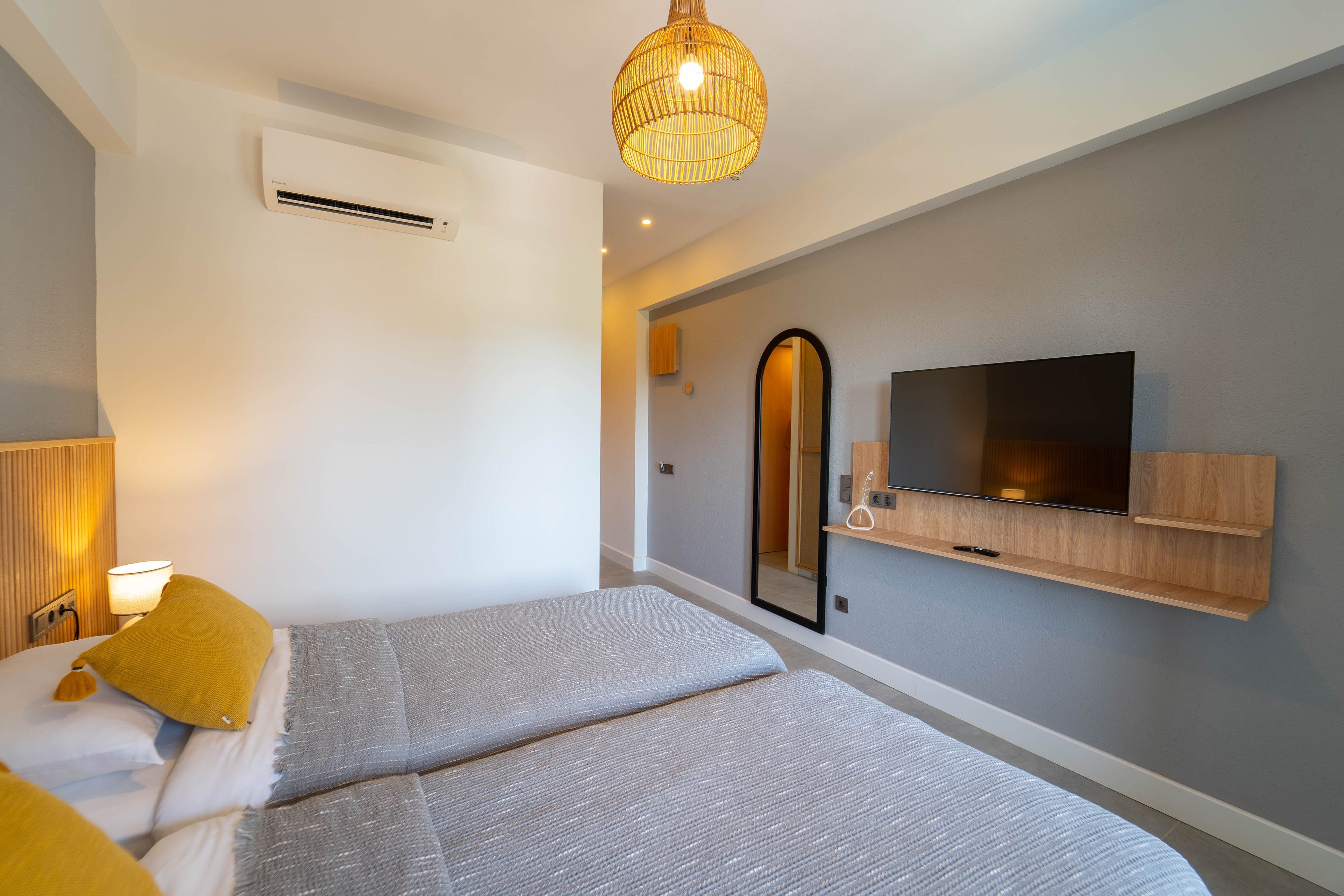Standart İki Yataklı Oda Havuz Bahçe Manzaralı