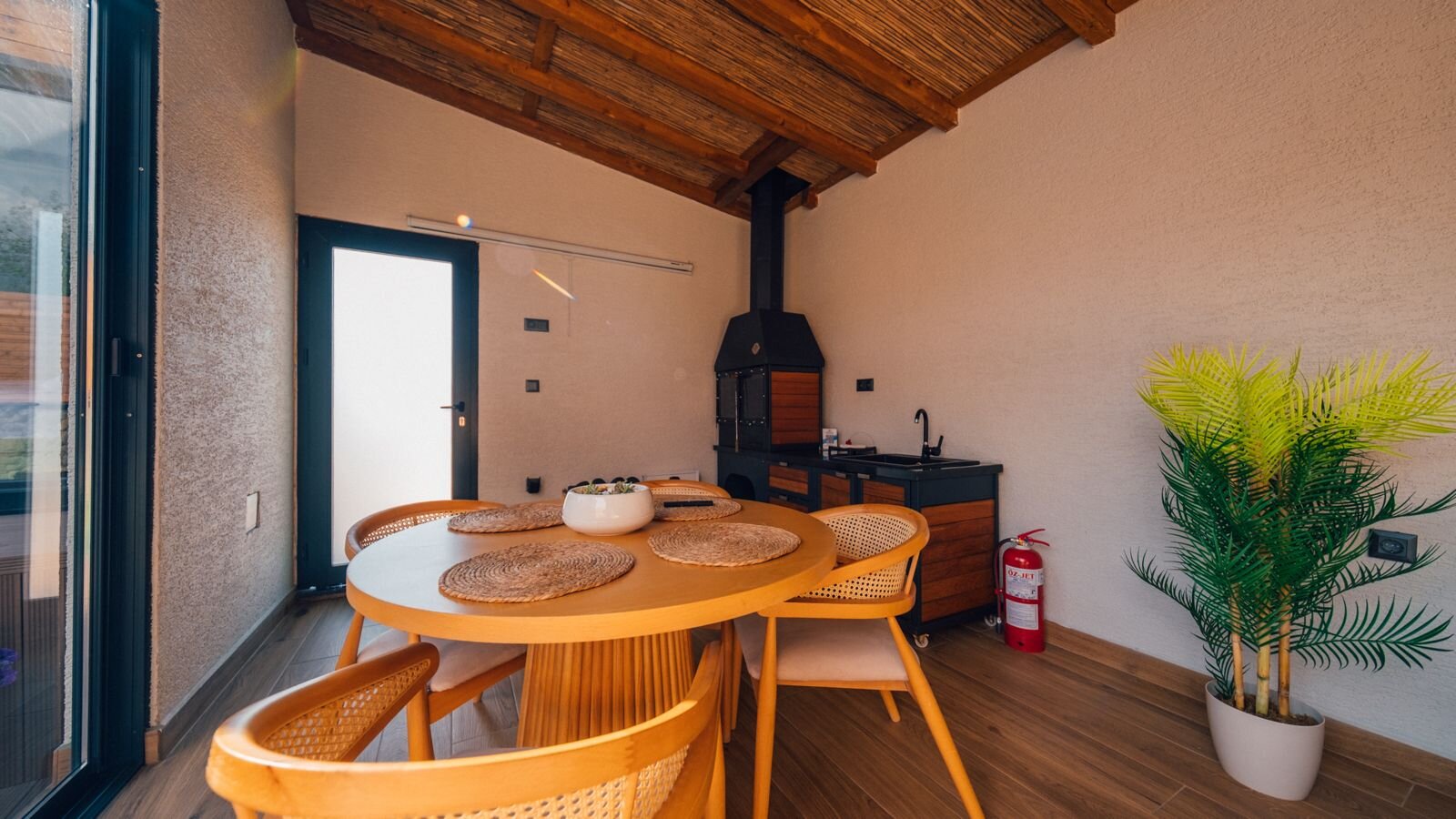 Deluxe Bungalov (Jakuzili, Isıtmalı Havuzlu)