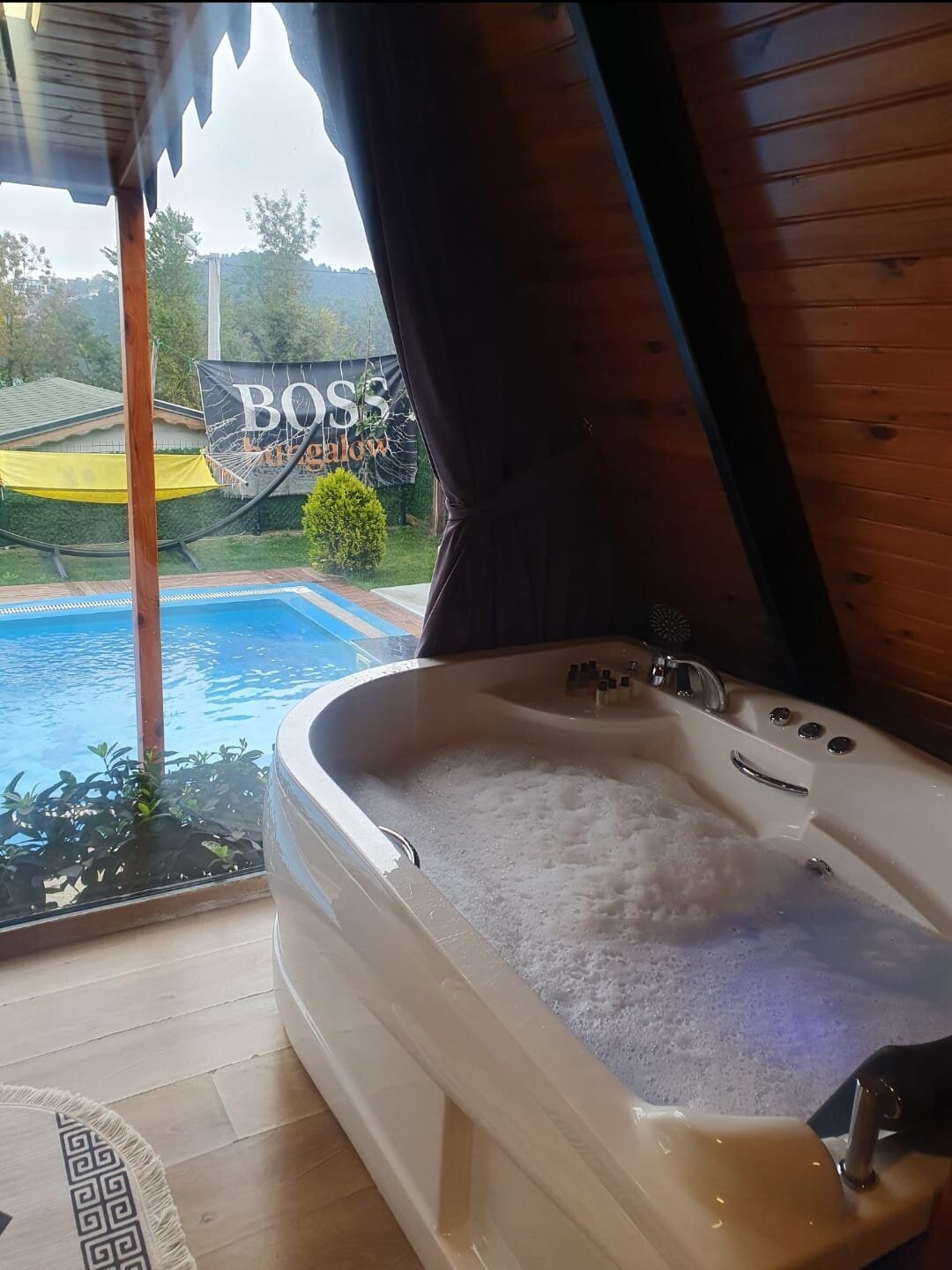 Queen Bungalov Isıtmalı Havuz ve Jakuzili