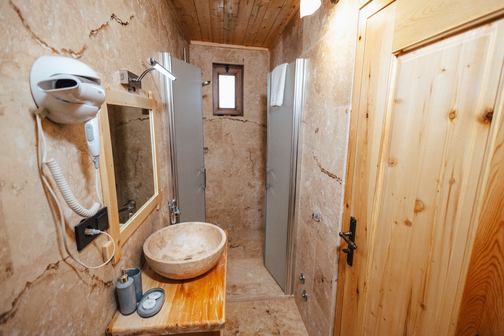 Deluxe Jacuzzi Room City View