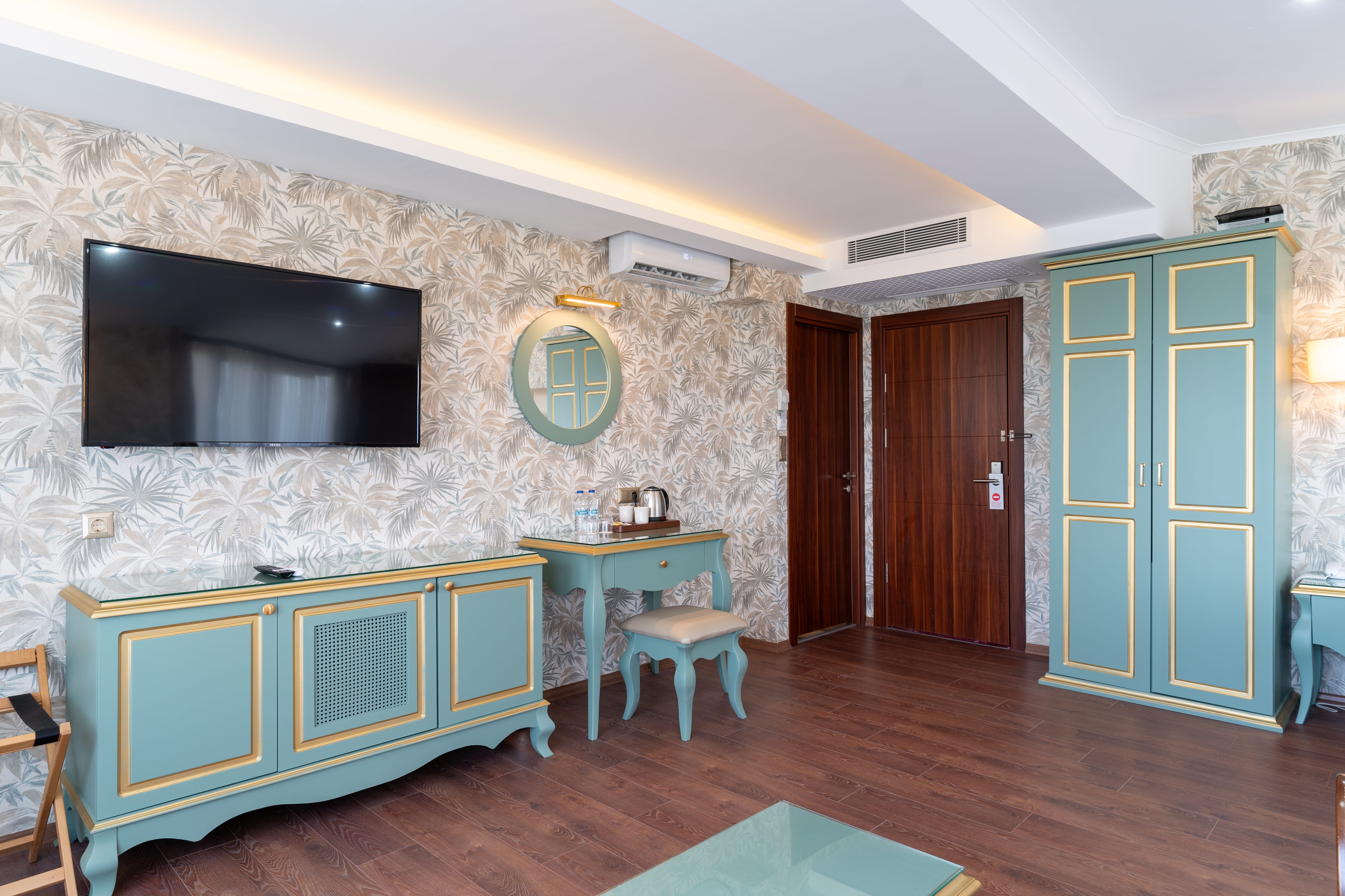 Bağlantılı Göl Manzaralı Oda