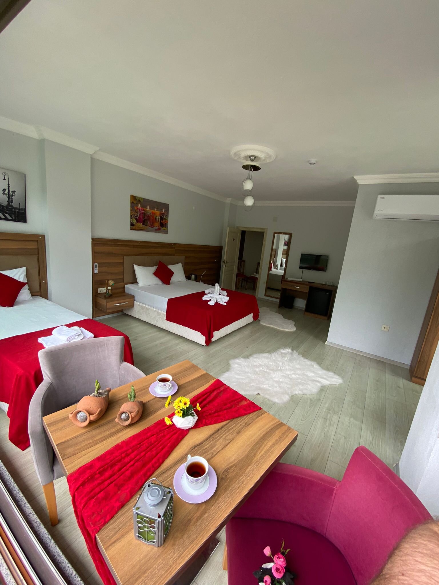 Deluxe Üç Kişilik Göl ve Dağ Manzaralı 102