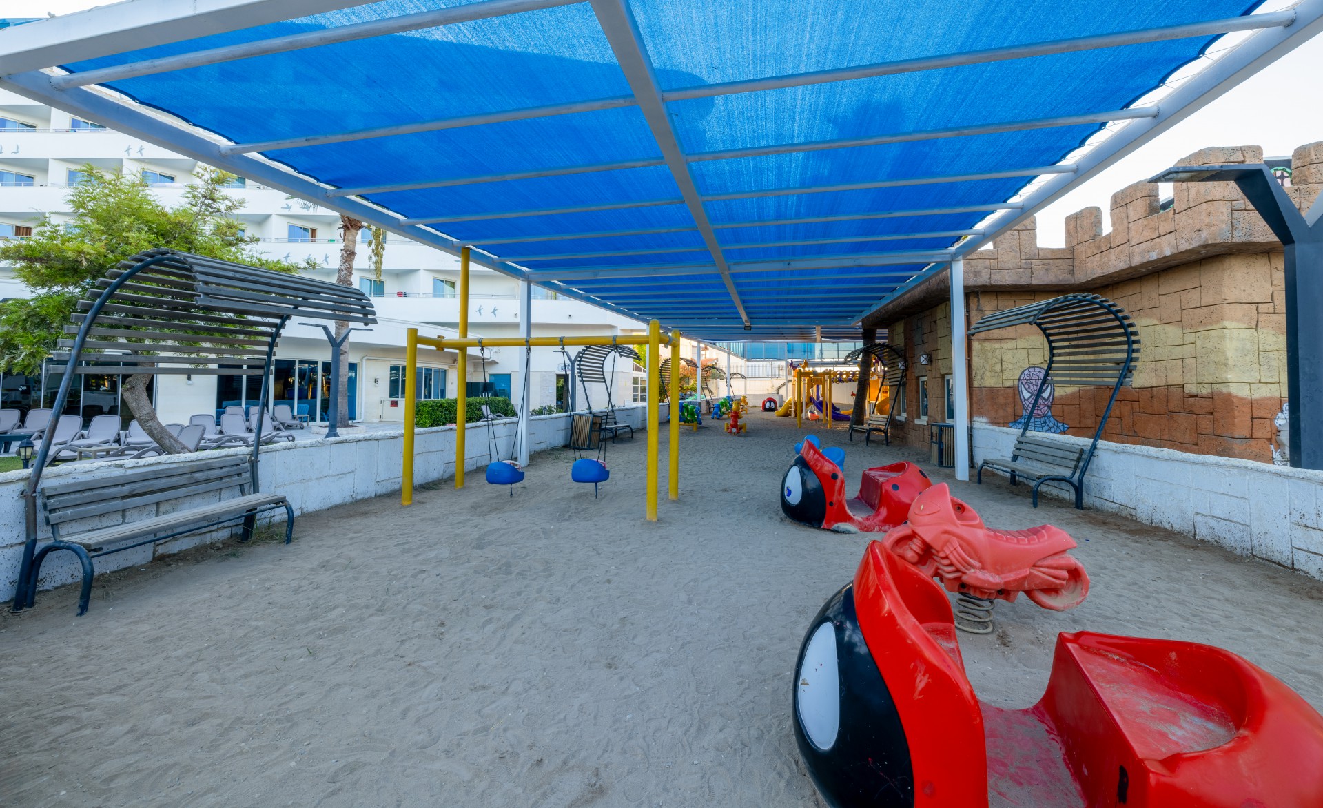 Crystal Admiral Resort Suites & Spa