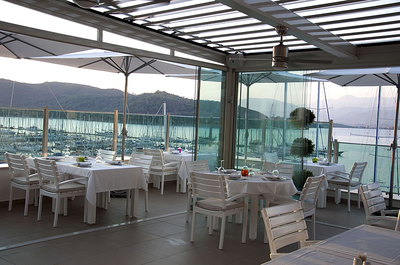 Alesta Yacht Hotel
