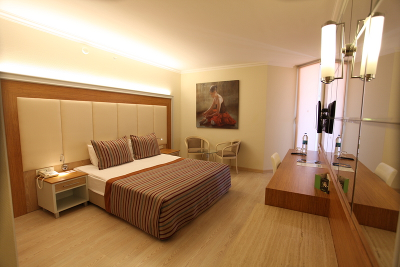 AQI Pegasos Resort Alanya Aile Odası Yandan Deniz Manzaralı 