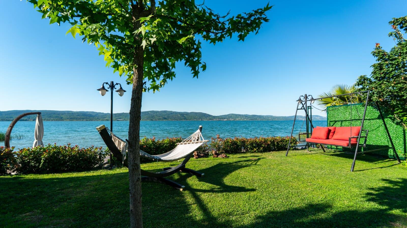 Suite Jakuzili Göl Manzaralı Bungalov