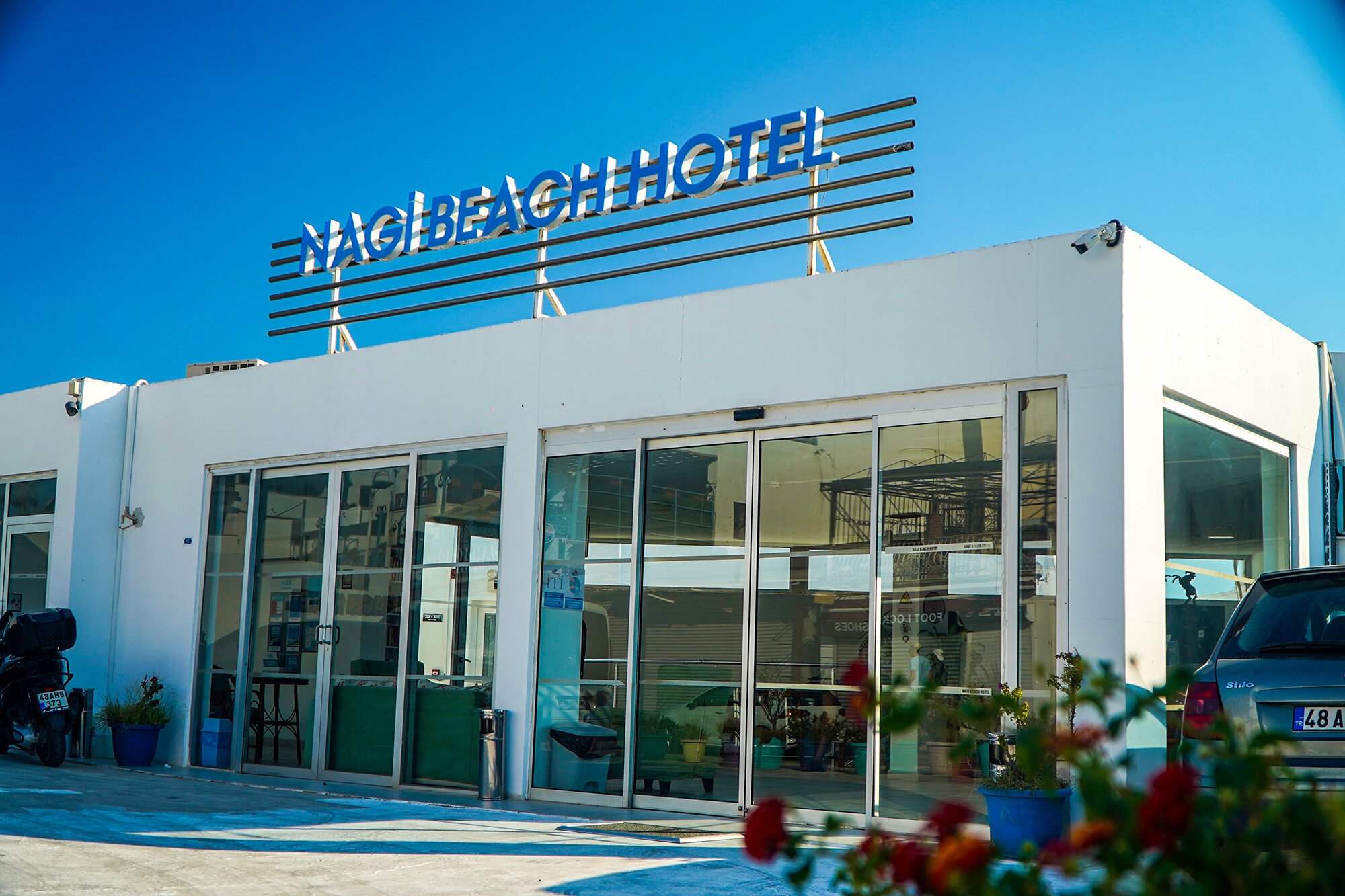 Nagi Beach Hotel · 6