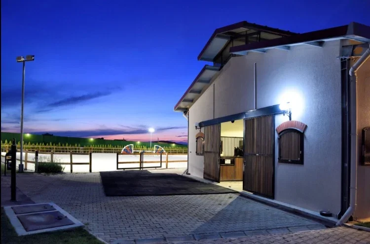 B Equine Range Hotel Narlıdere galeri 5
