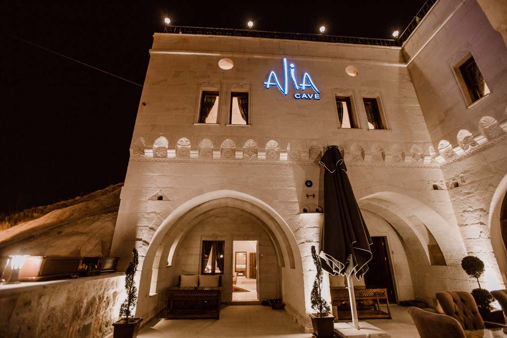 Alia Cave Otel