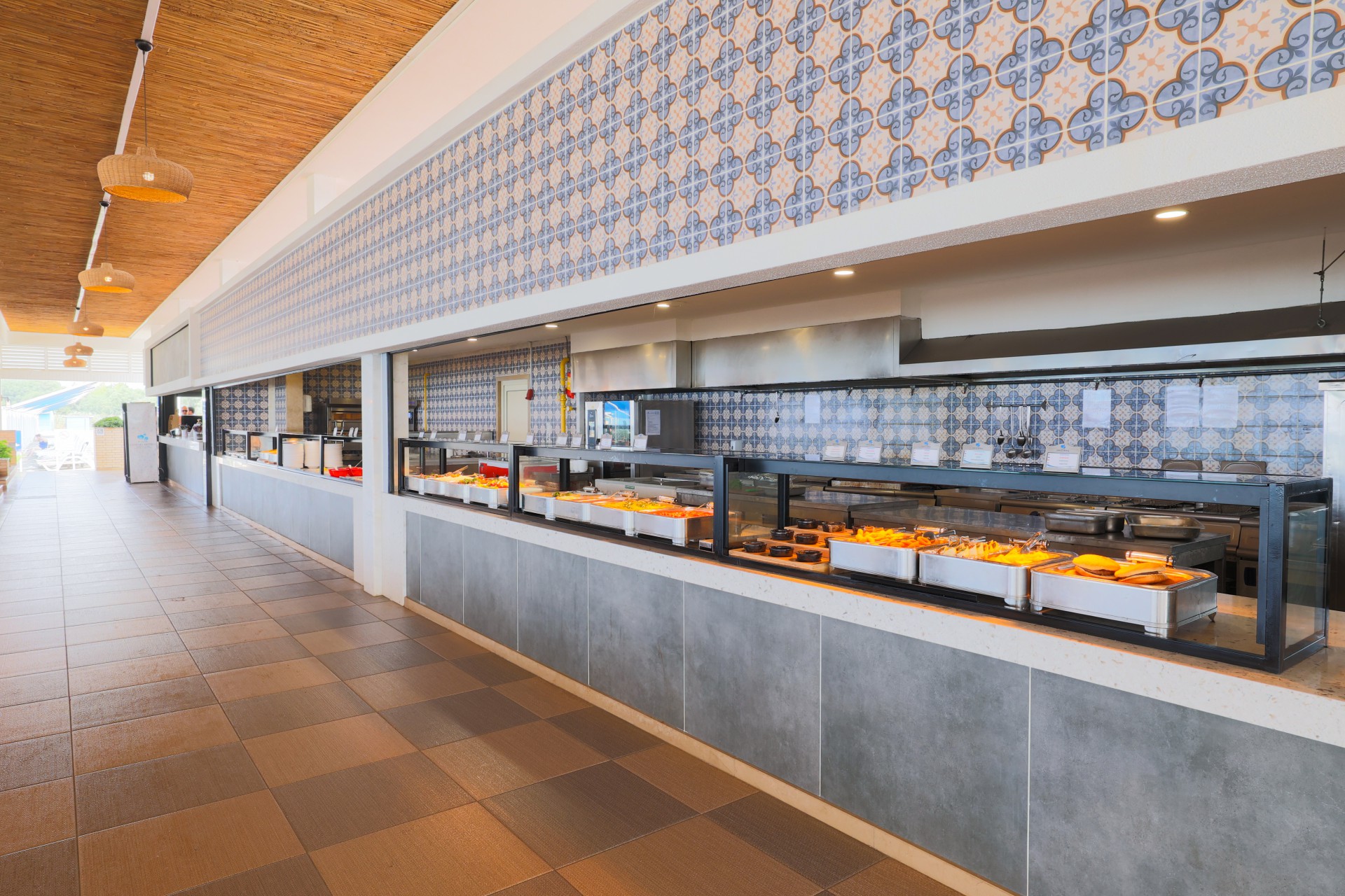 Crystal Admiral Resort Suites & Spa