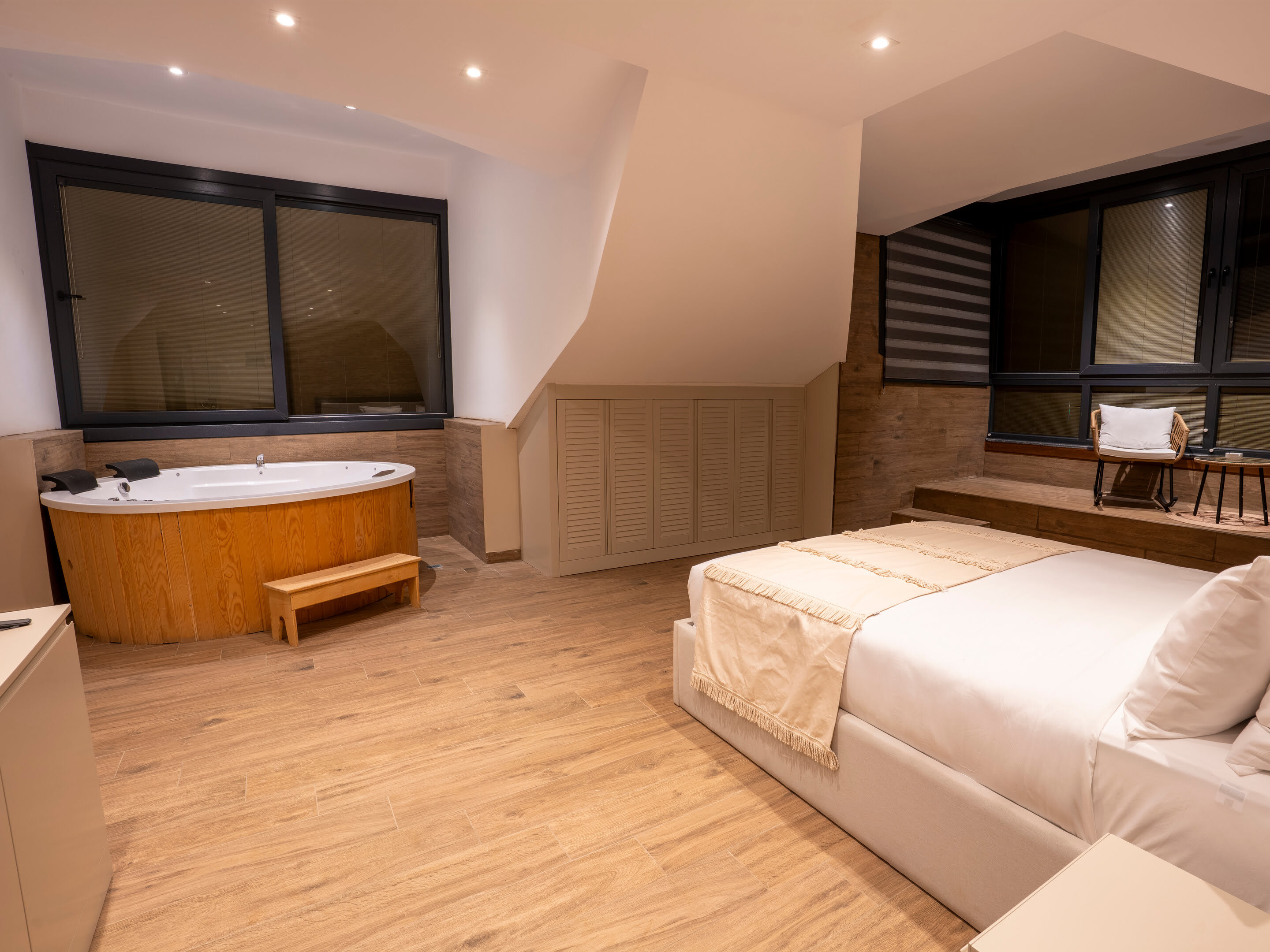 Roof Town Suite