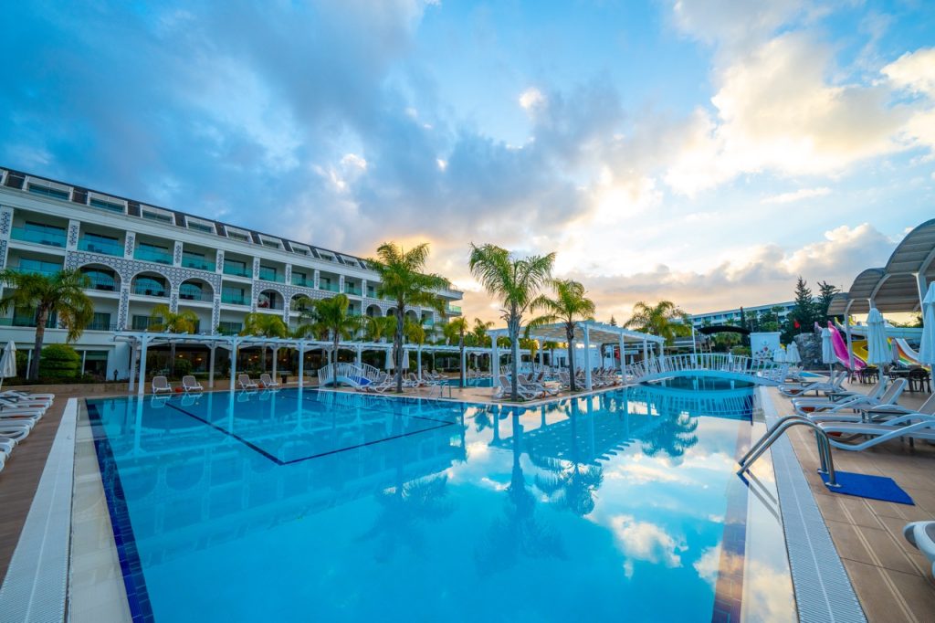 Karmir Resort & Spa  11