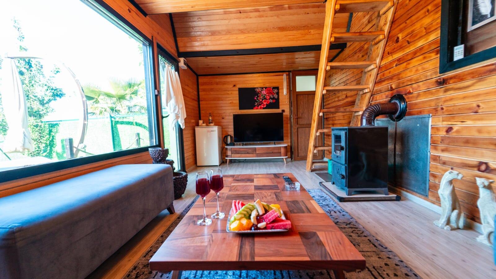 Suite Jakuzili Göl Manzaralı Bungalov