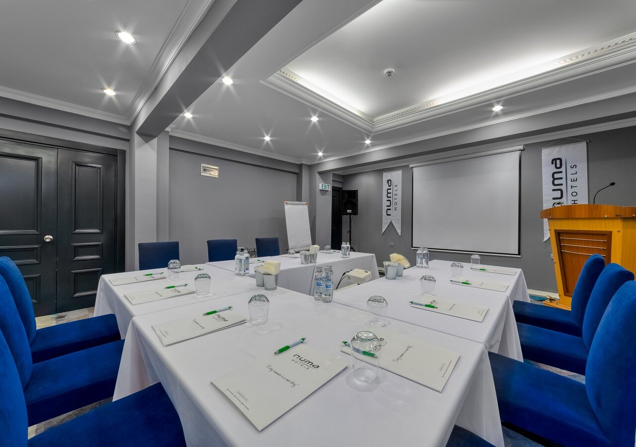 Numa Port Hotel