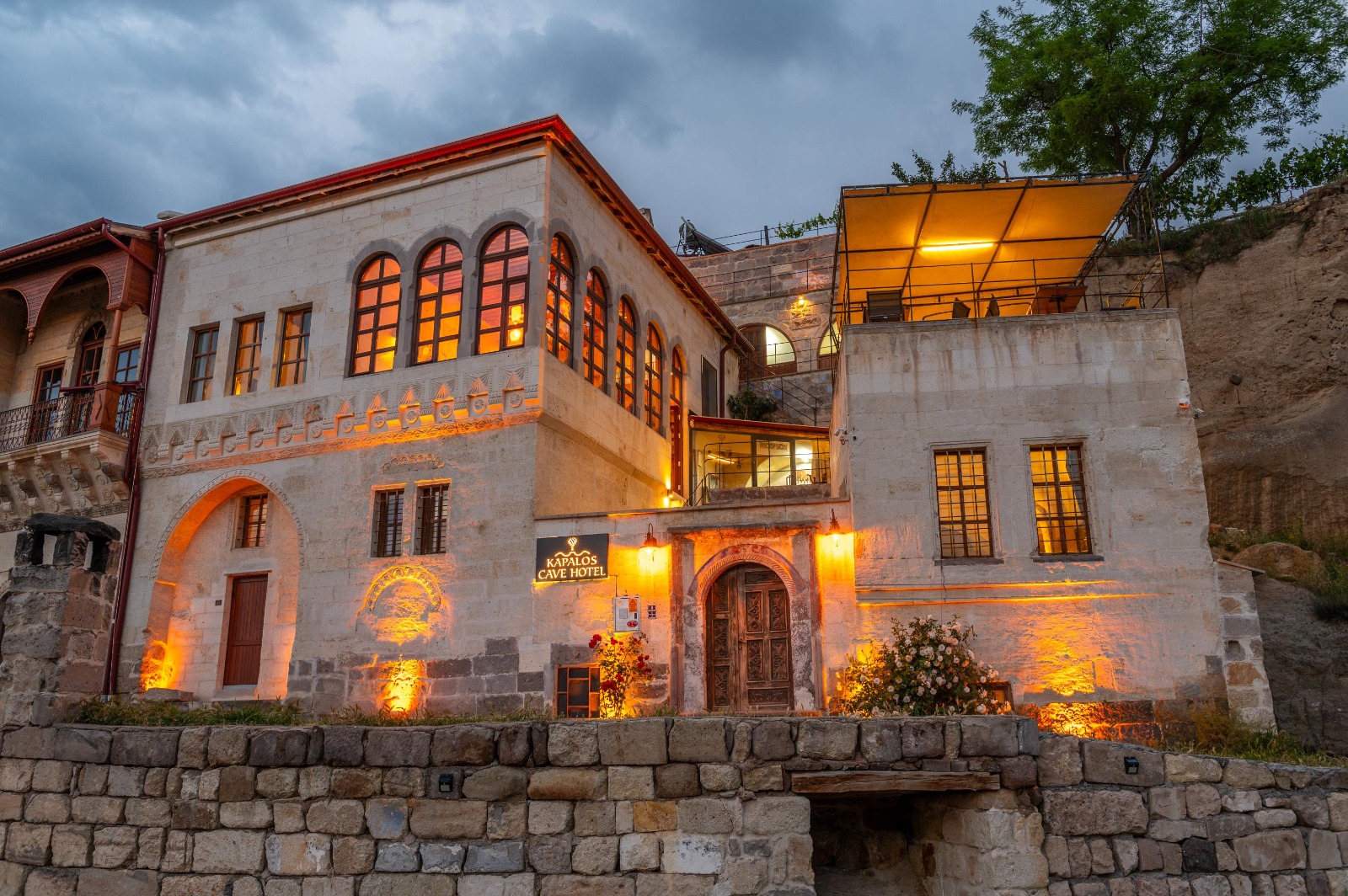 Kapalos Cave Hotel