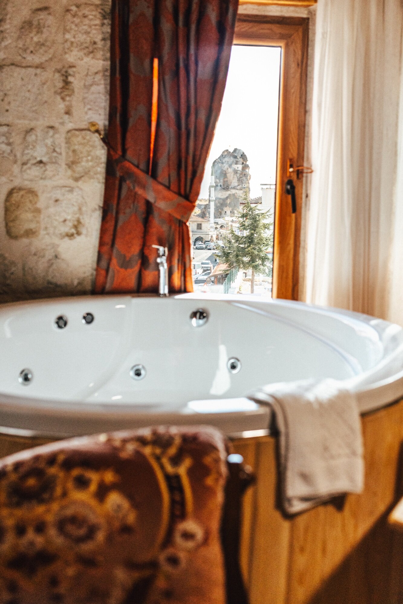 Deluxe Jacuzzi Room City View