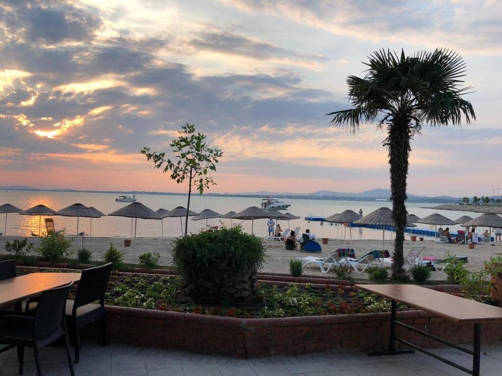 Paradise İsland Hotel · 4