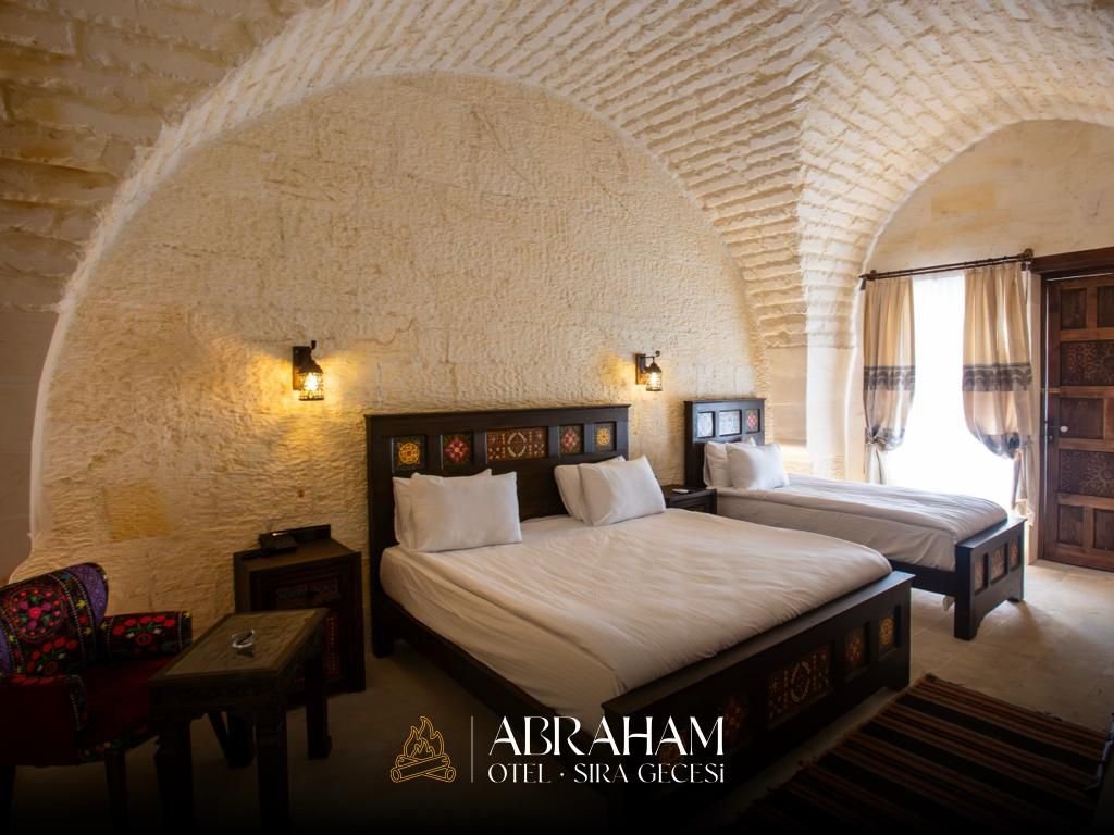 Abraham Otel · 19