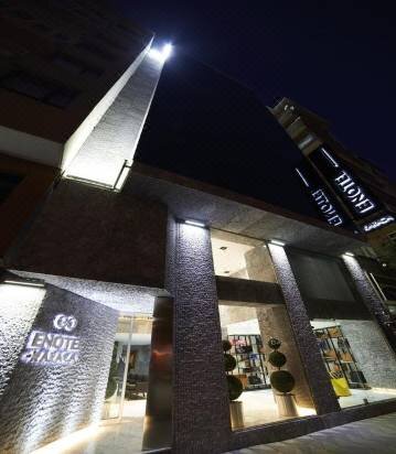 En Otel Karaca