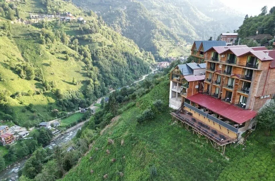 Yamaçda Otel