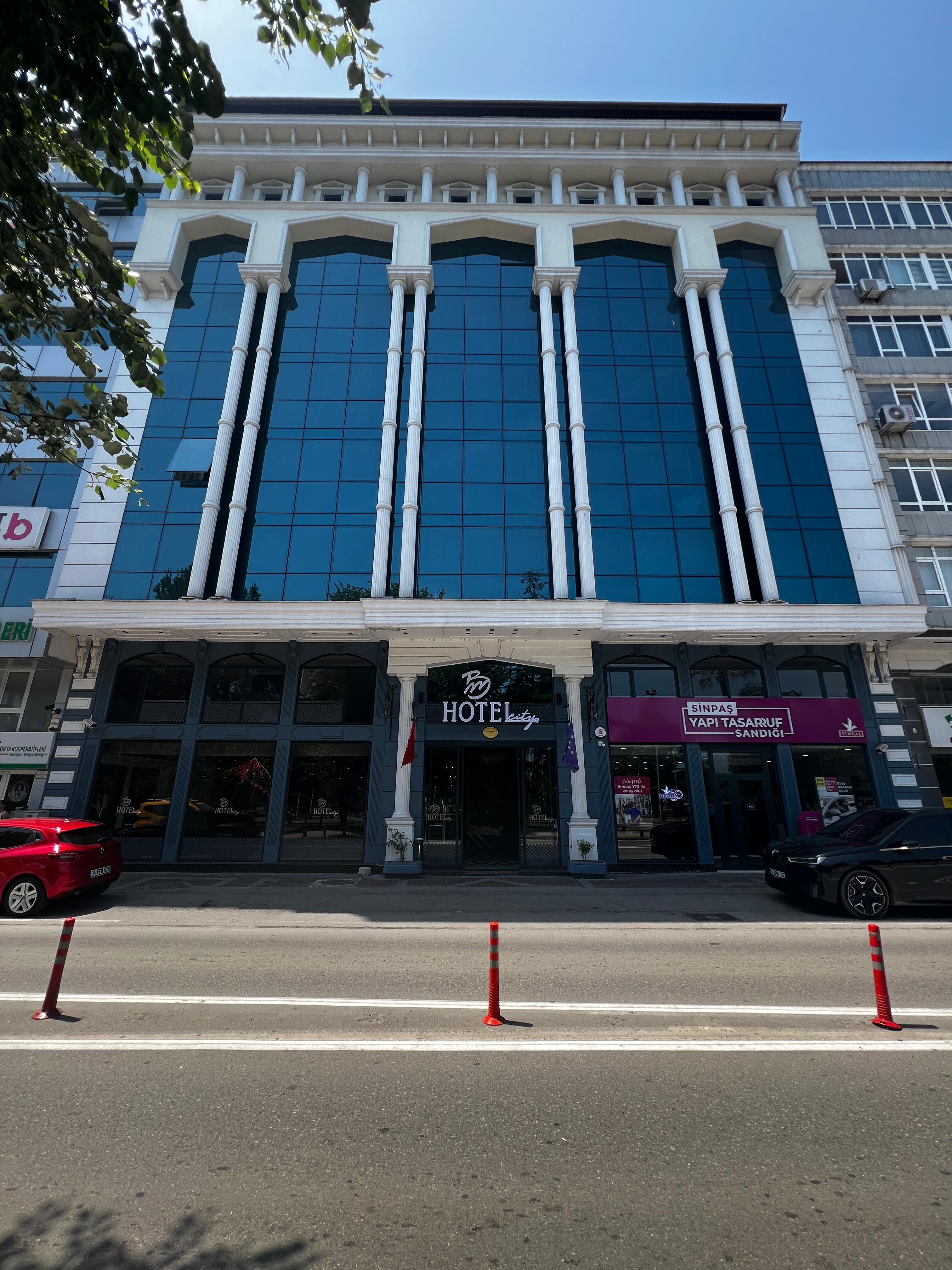 Bm Hotel City