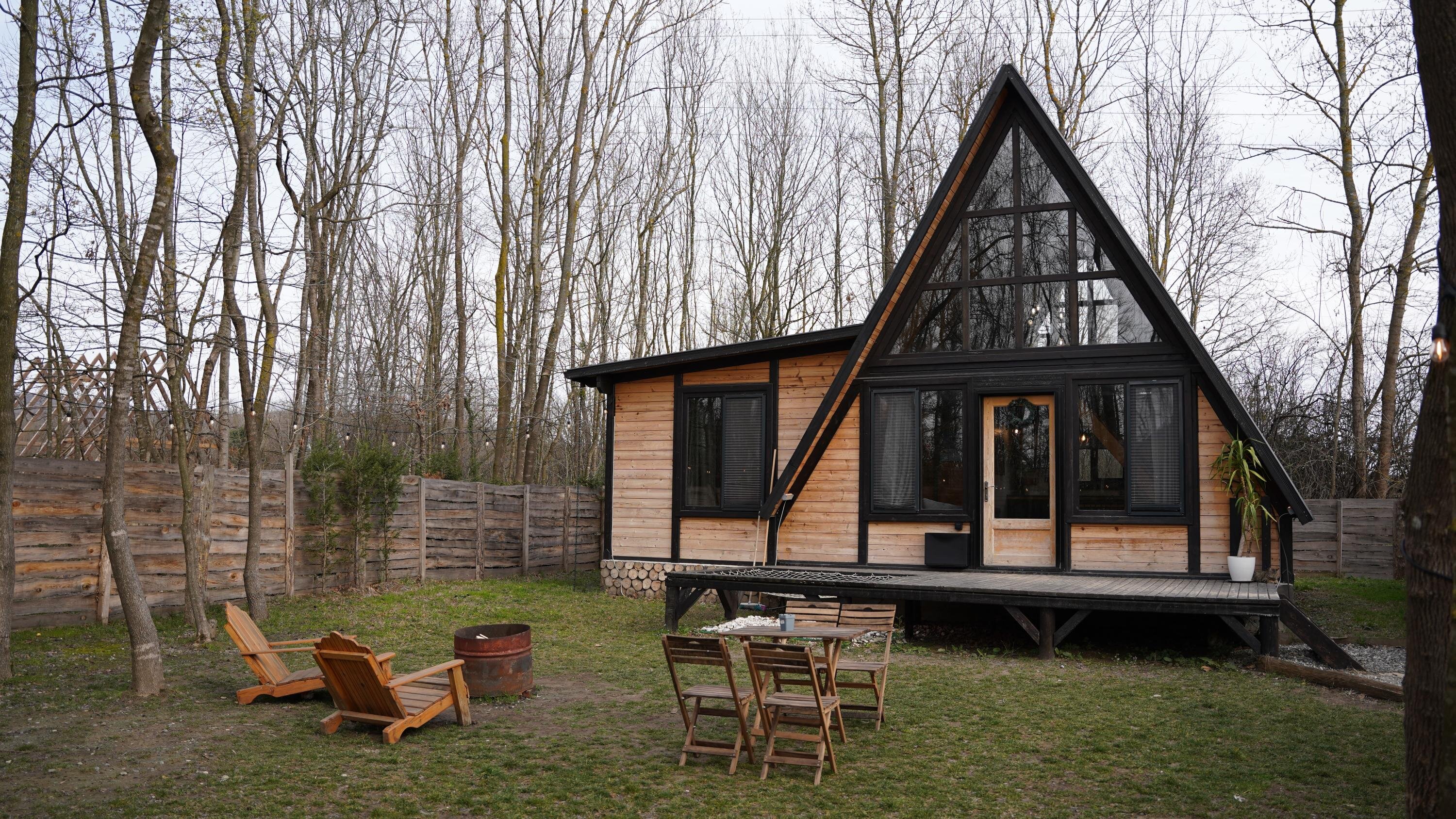 Pentalow Cabin · 28