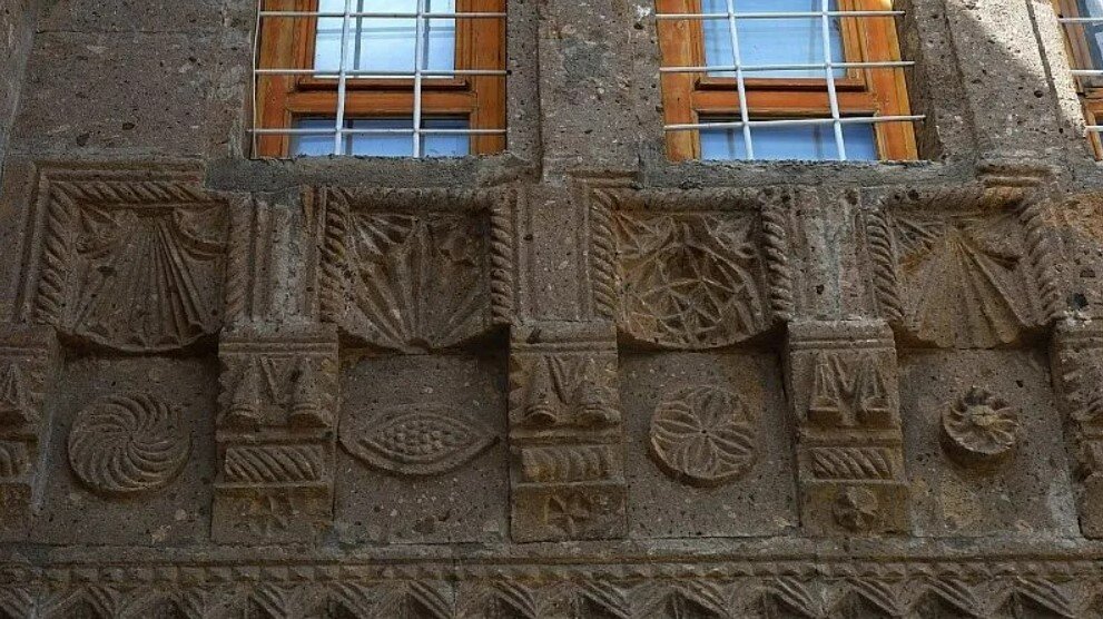Karamanlı Konağı