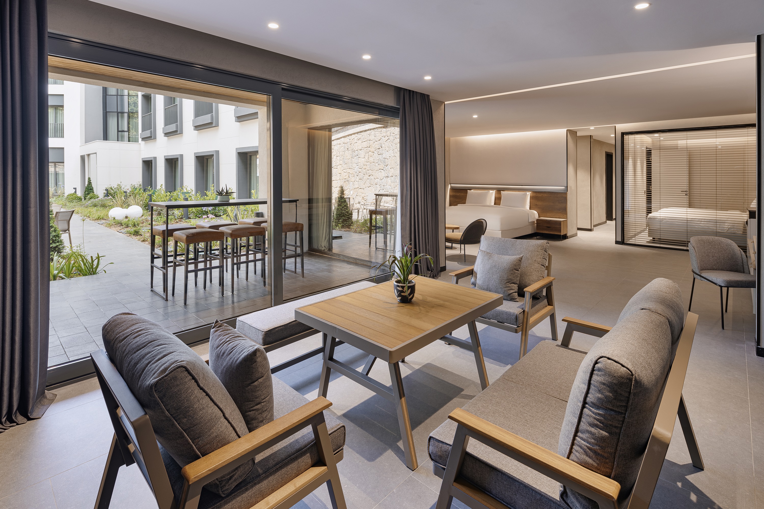 Suit Oda, Bahçe Manzaralı