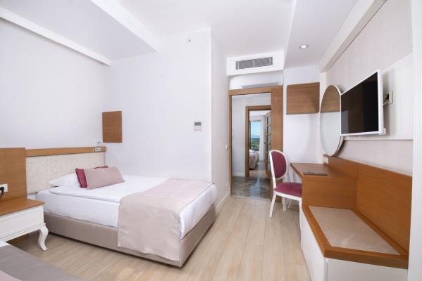 Port Nature Luxury Resort Hotel Aile Odası Kısmi Deniz Manzaralı 