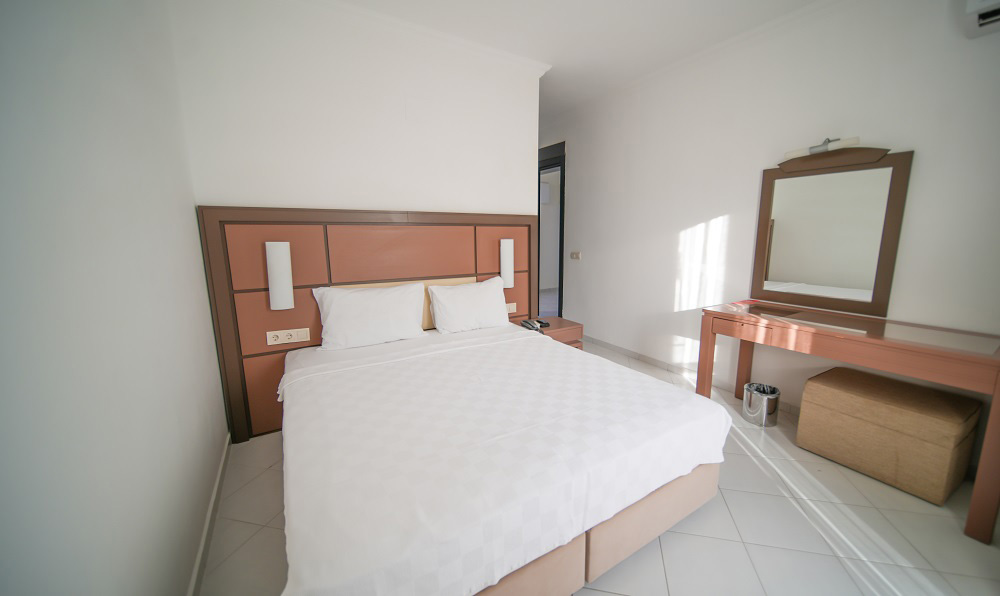 Superior Room, Land View
