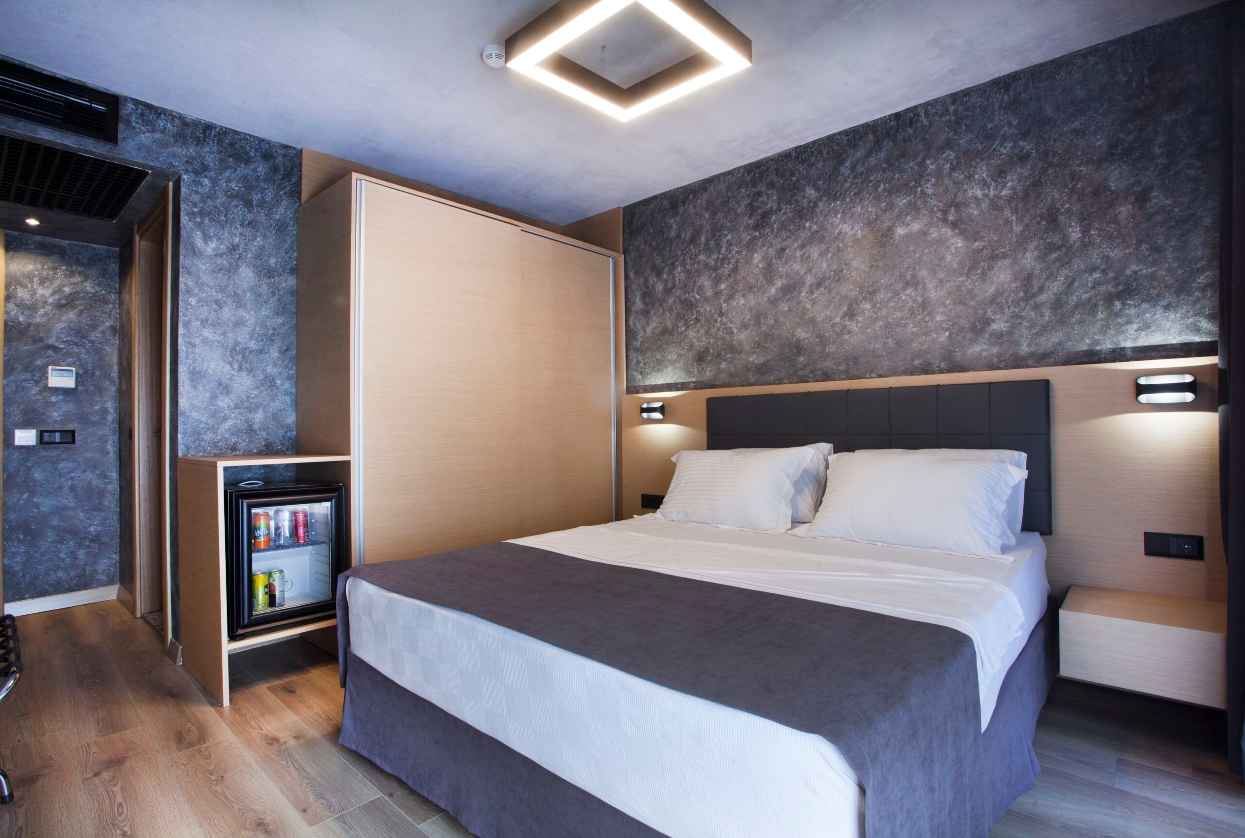 Redstone Hotel