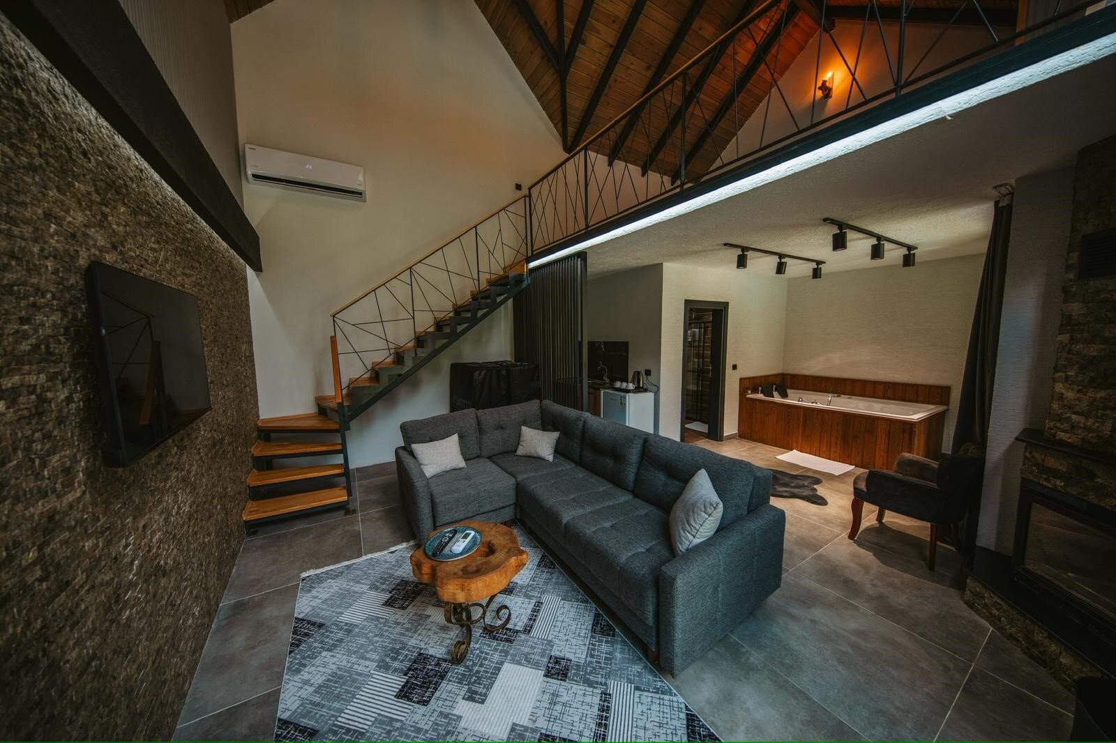 Vrosi Villa Orman Manzaralı Tek Oda