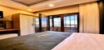 King Studio Apartment with Balcony & River View Görseli