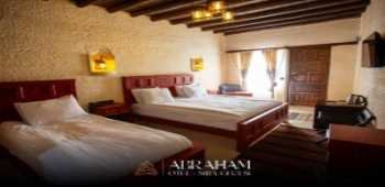 Abraham Otel · 32