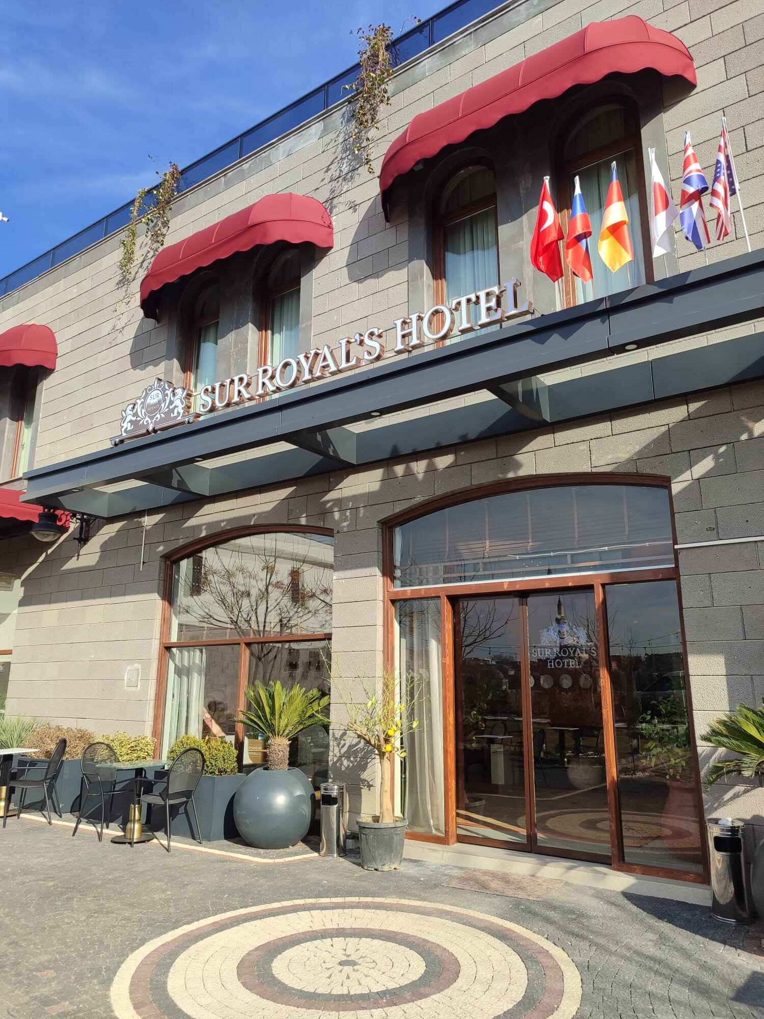 Sur Royal's Hotel