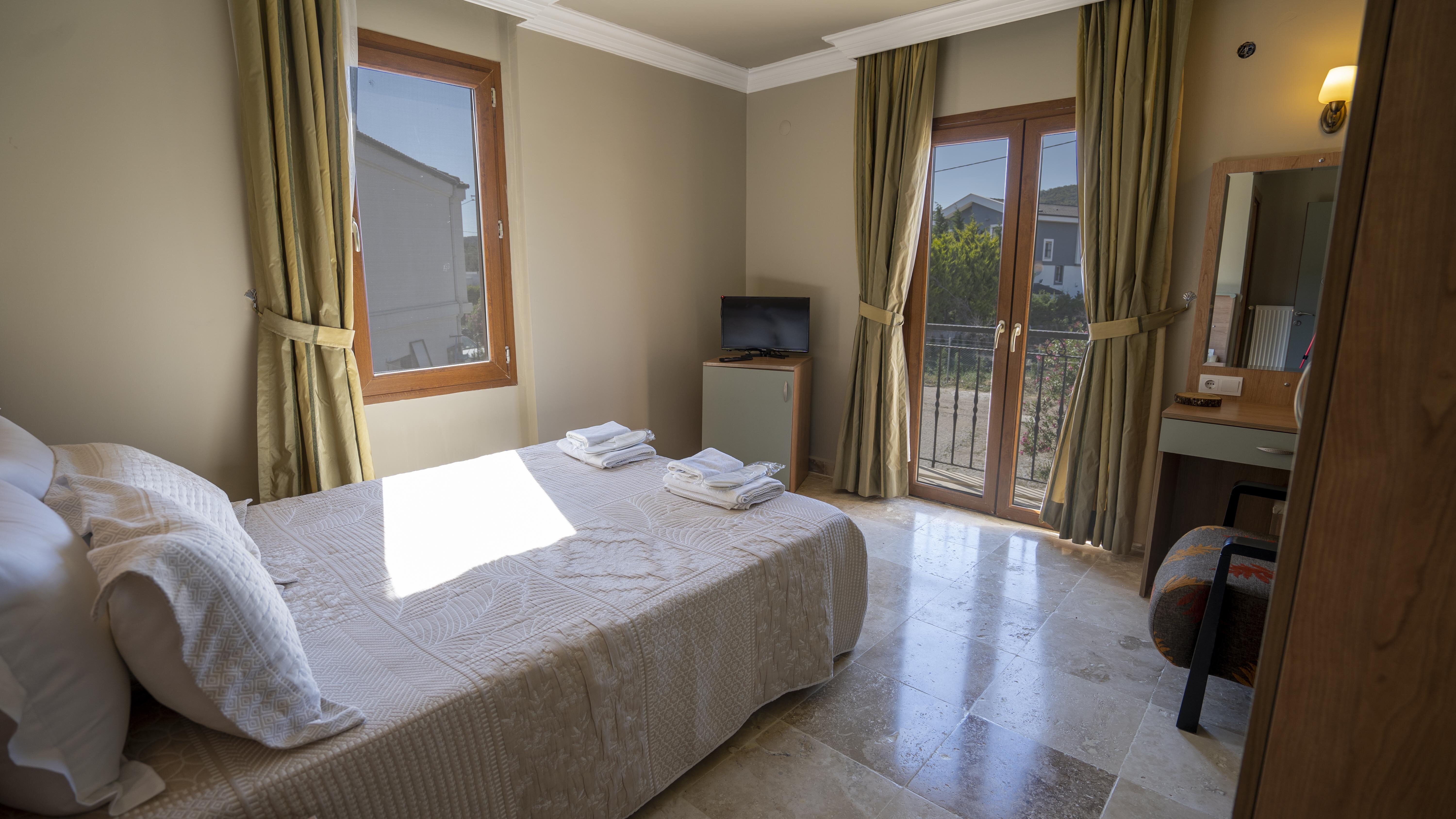 Ebruli Otel Cunda