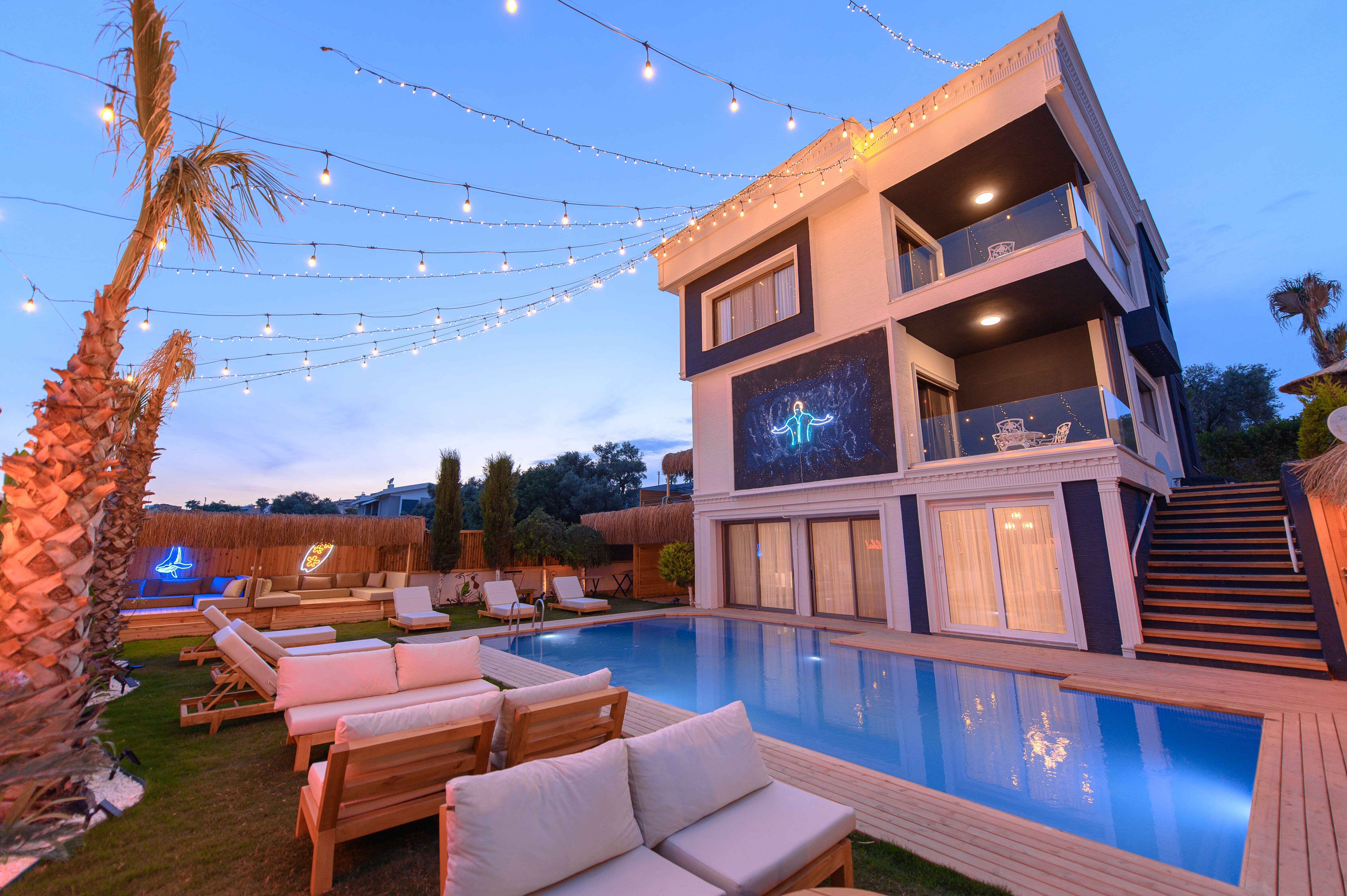 Ceku Otel Çeşme