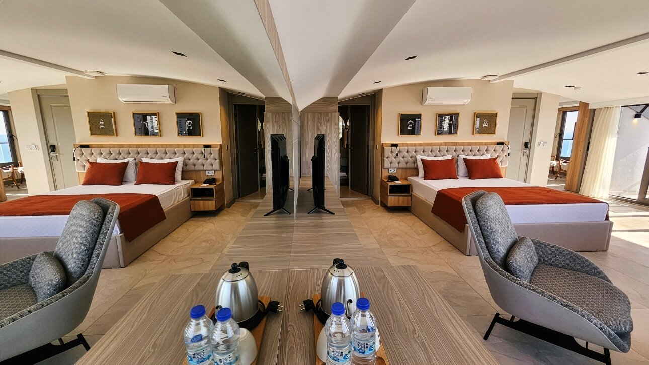 Panoramik Deniz Manzaralı King Suit