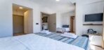 Superior Triple Room with Balcony Görseli