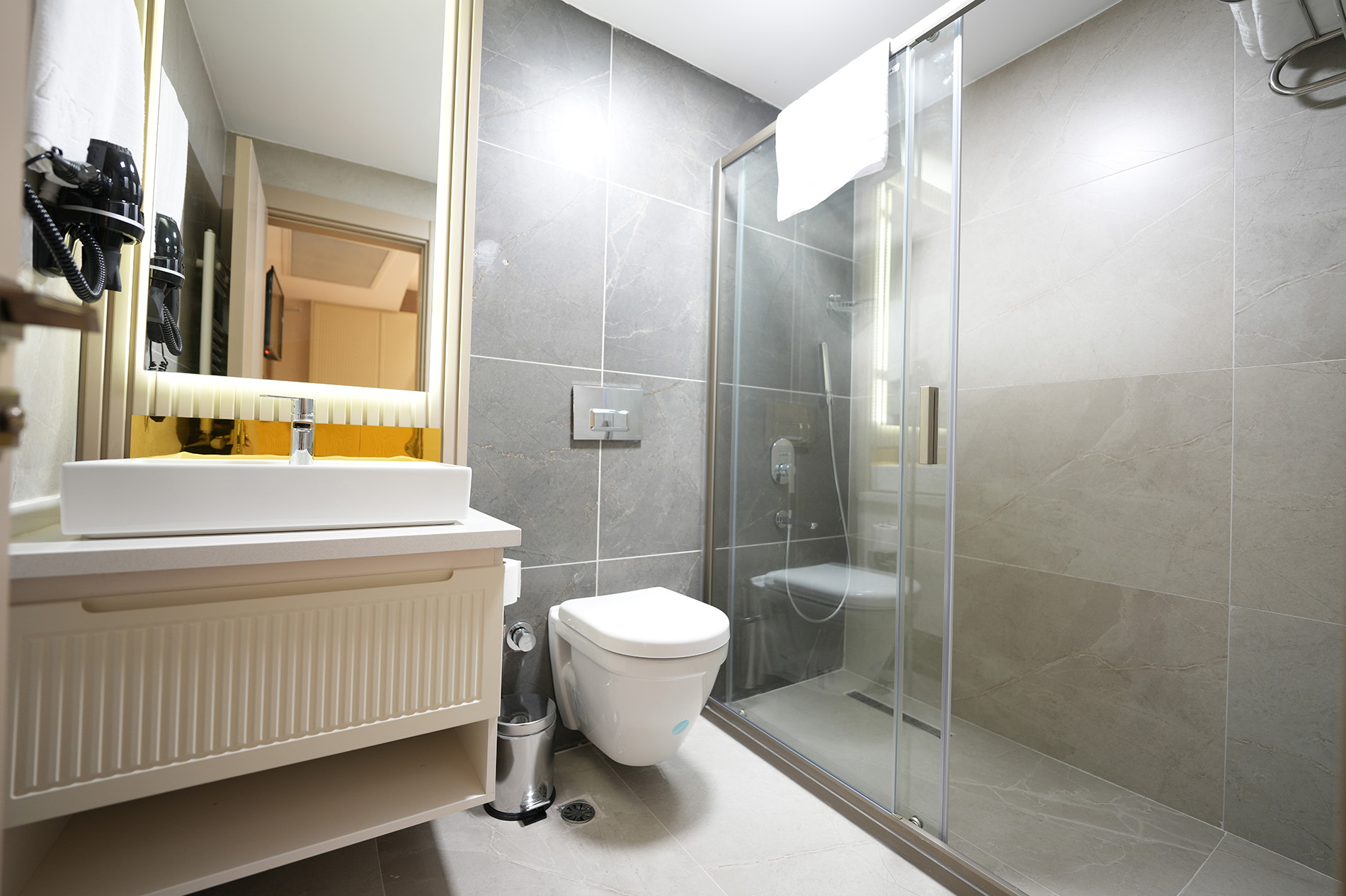 Assyria Hotel