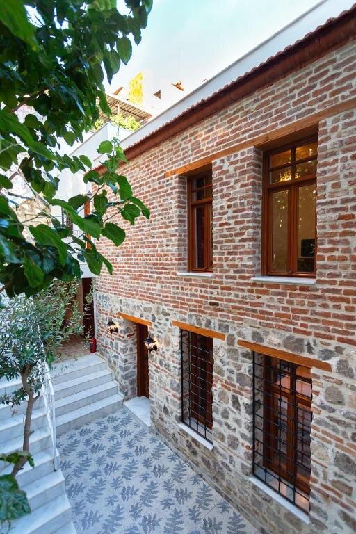 Zeytinli Taş Ev Konak