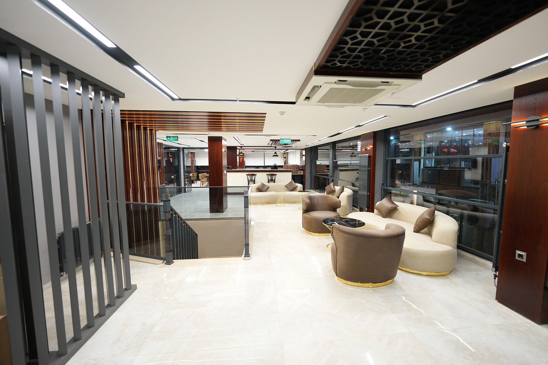 Assyria Hotel · 28