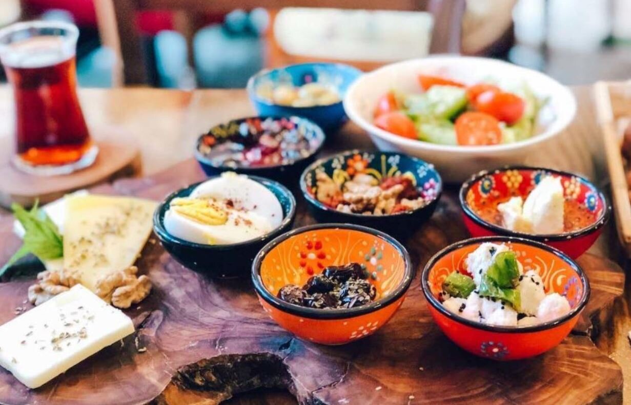 Menekşe Ayvalık · 12