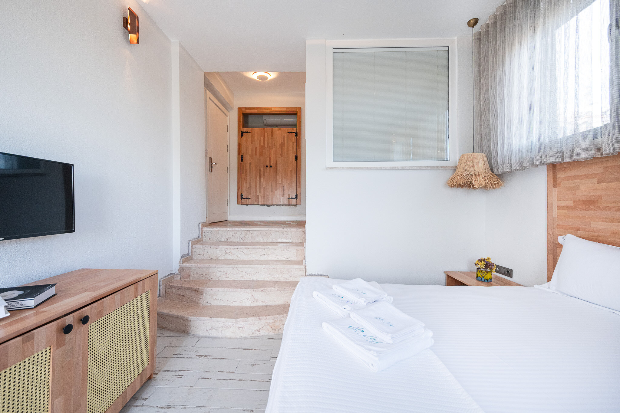 Deniz Manzaralı Verandalı Suit Oda