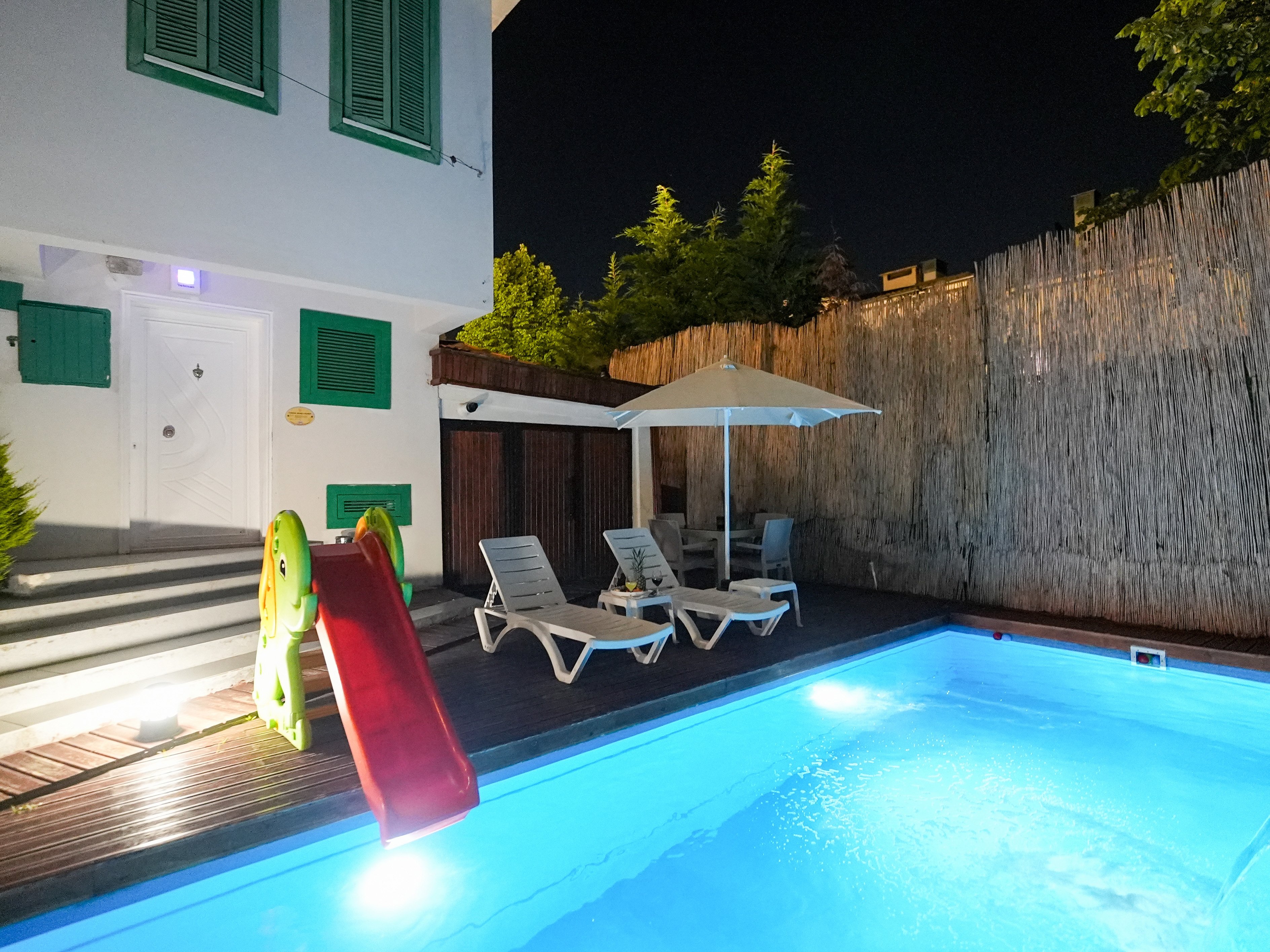 Yeşil Panjurlu Villa · 14