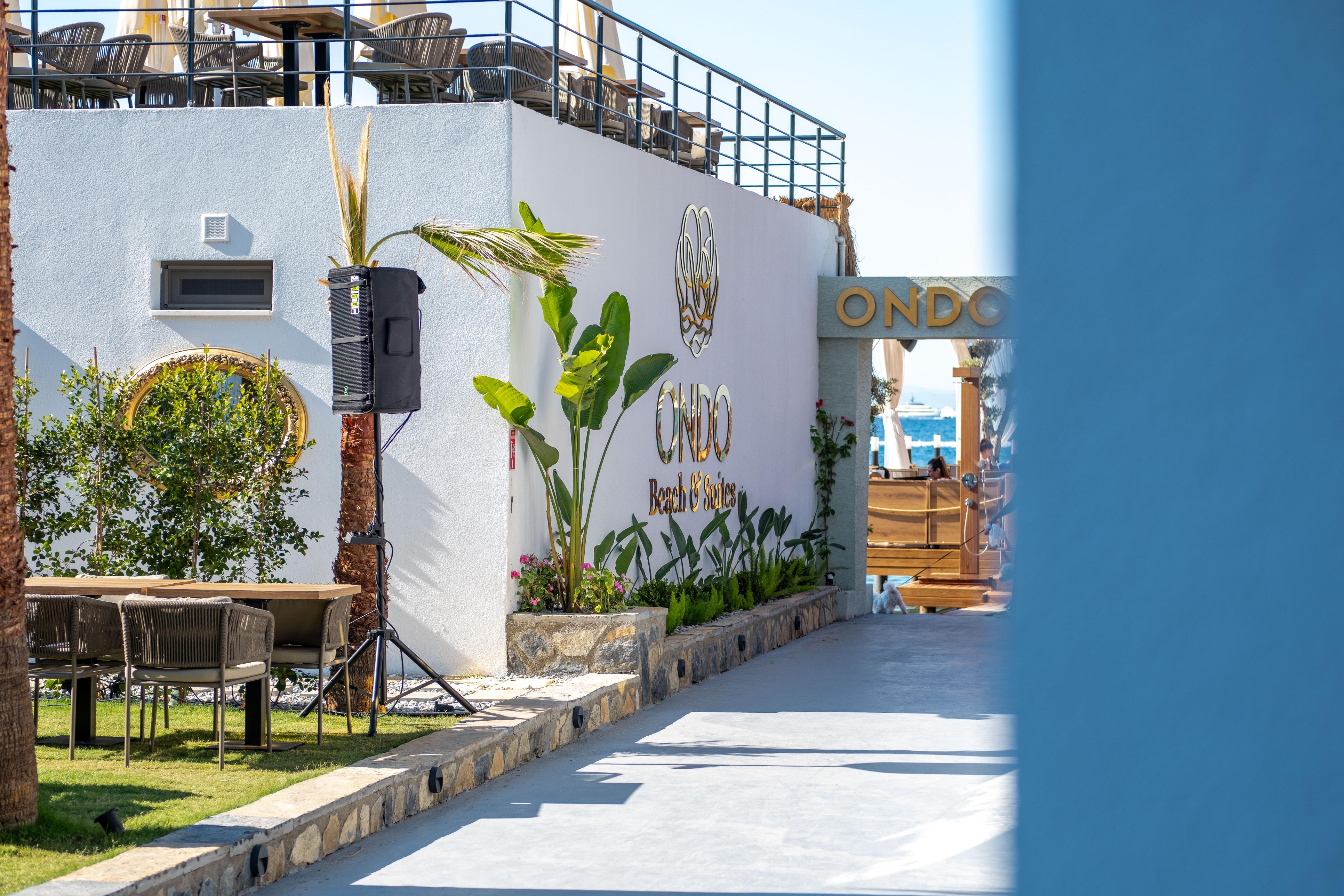 Ondo Beach & Suites Otel