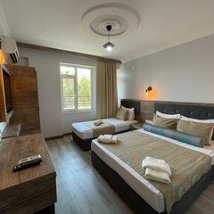 Seven City Hotel