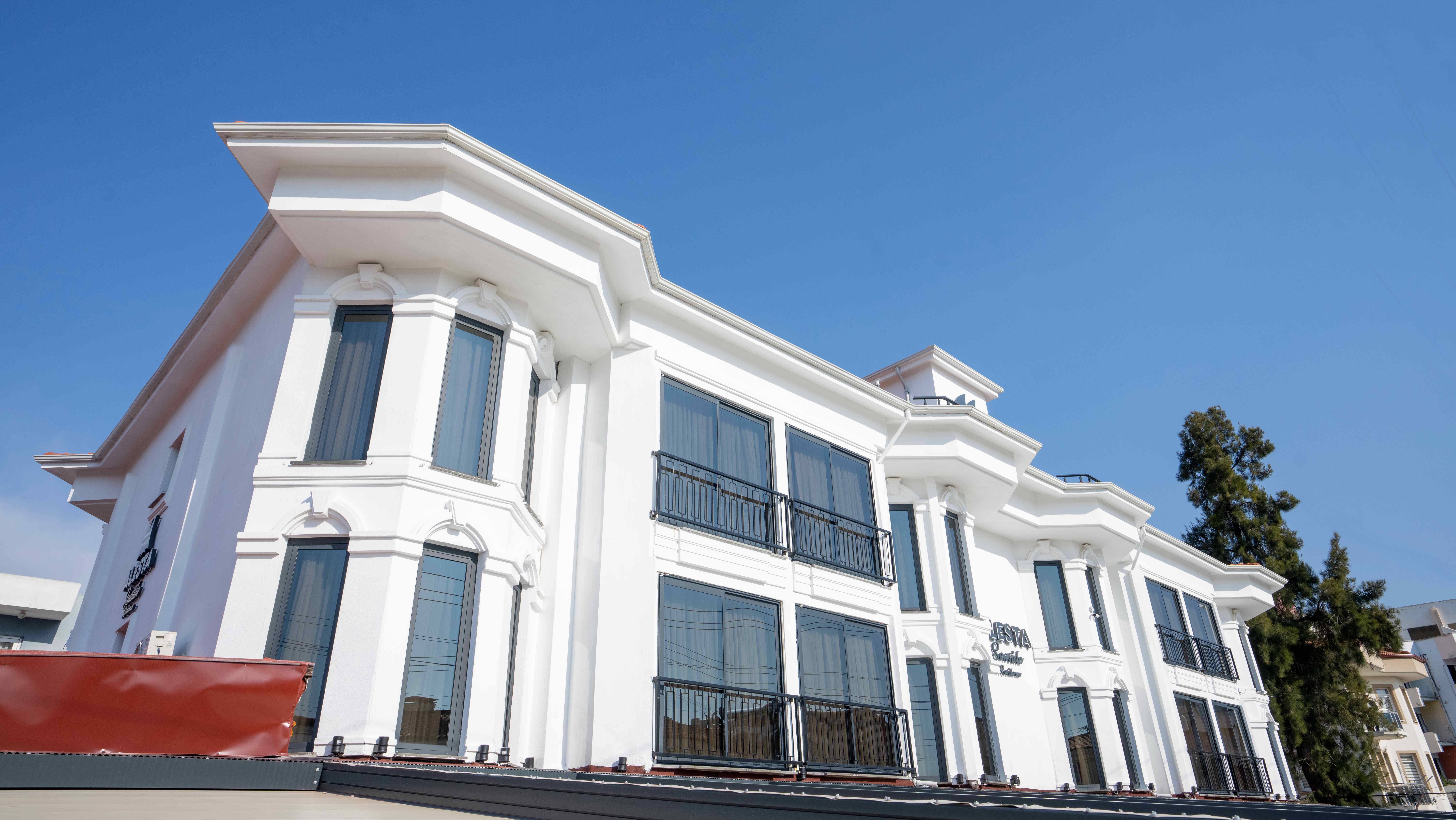 Alesta Seaside Residence